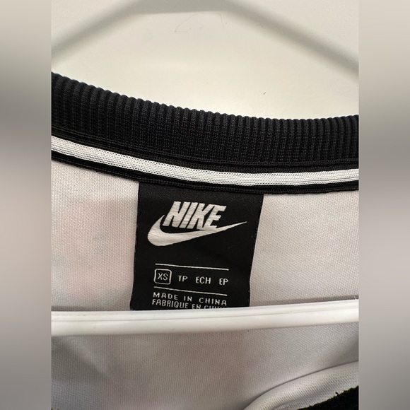 NIKE SPORTSWEAR CREW AOP HYPER - Picture 2 of 3